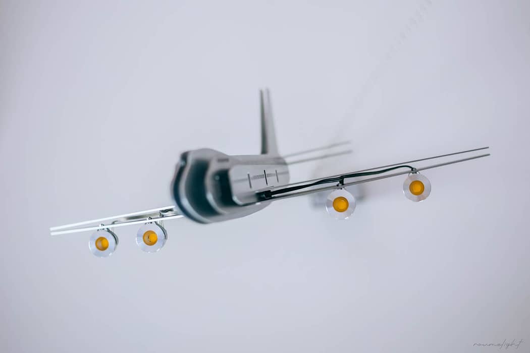747-slides-off-1